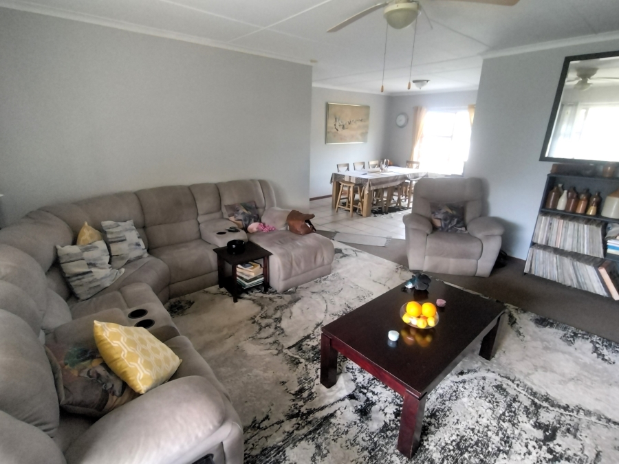 3 Bedroom Property for Sale in Wavecrest Eastern Cape